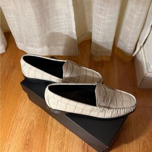 GH Bass Weejuns Cream Loafers